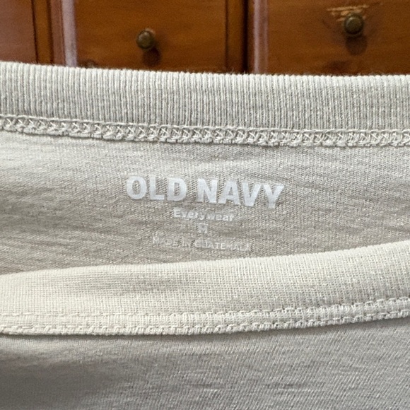 Old Navy Cream Graphic Tee with Red Print - Picture 2 of 3